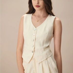 Rihoas Apricot V Neck Button-Up Linen Vest